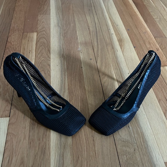 NWOT SHEIN black high heels with gold accent chain on shoe 4” heel, Size 10 - Picture 4 of 10